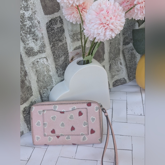 Pink Wallet with Heart Design - Picture 2 of 6